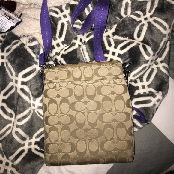 Coach cross body purse - Picture 2 of 3